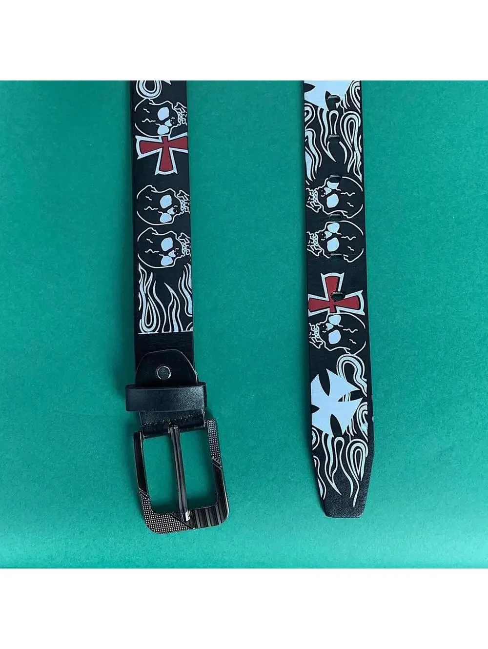Vintage Y2k 2000s style skull grunge emo black and silver belt. Fits a 33.5-39